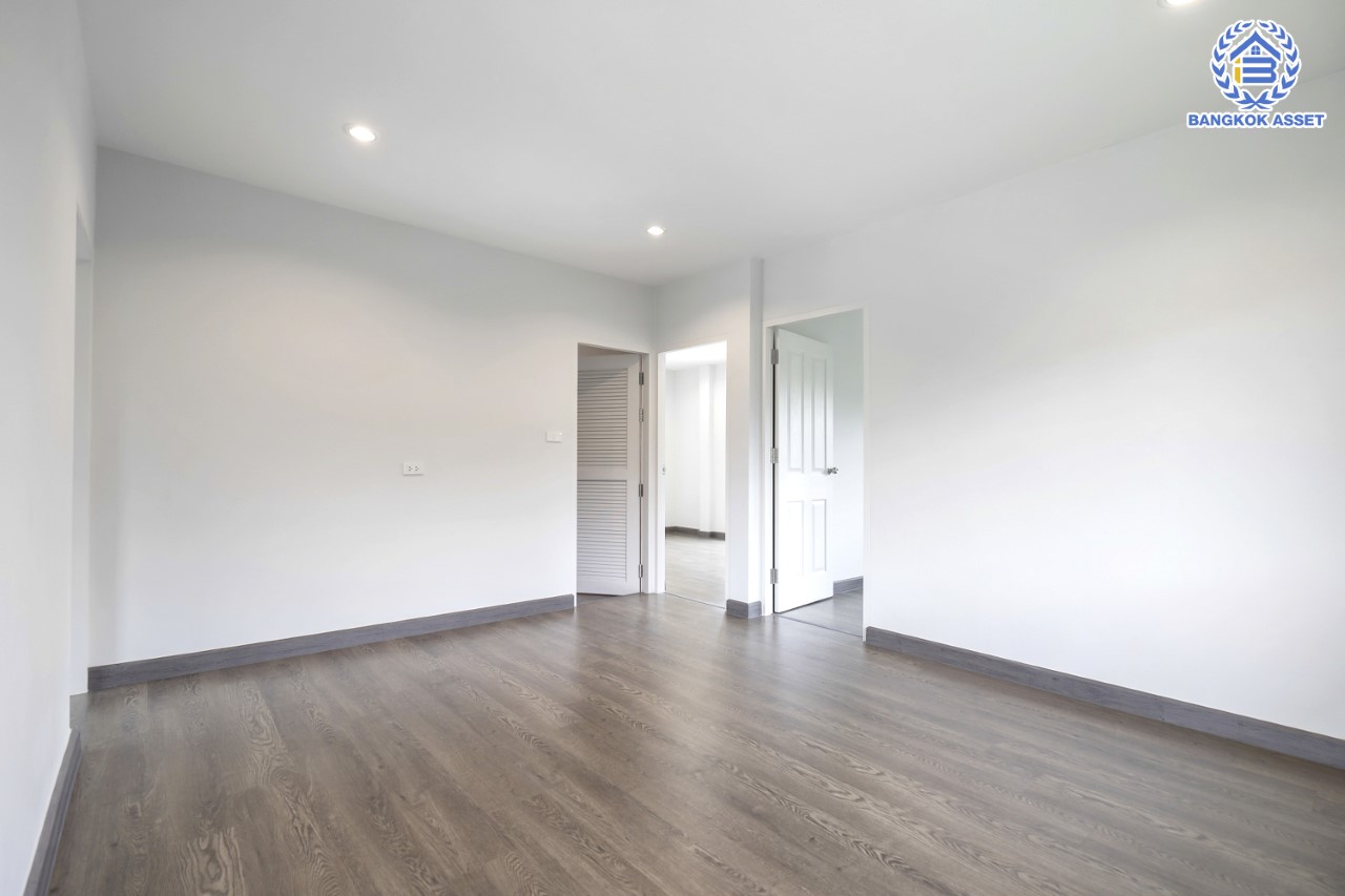 บ้านมือสองตกแต่งใหม่ ม.ศุภาลัย ออร์คิดปาร์ค2 ปิ่นเกล้า-ใกล้ถ.กาญจนาภิเษก หลังใหญ่ตกแต่งหรูหรา เนื้อที่ 85 ตร.ว. ฟังก์ชัน 4 ห้องนอน 4 ห้องน้ำ 1 ห้องแม่บ้าน จอดรถได้ 2 คัน บนทำเลเดินทางสะดวก เชื่อมต่อหลายเส้นทาง และเดอะมอลล์บางแค ทางด่วน "กาญจนาภิเษก" และรถไฟฟ้า "สถานีภาษีเจริญ"